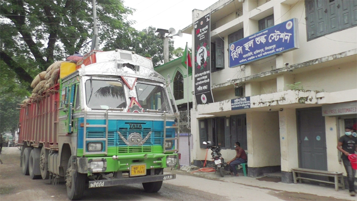 হিলি স্থলবন্দরে ফের আমদানি-রপ্তানি স্বাভাবিক