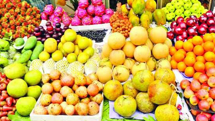 খুচরা বাজারে দ্বিগুণ দামে বিক্রি হচ্ছে ফল