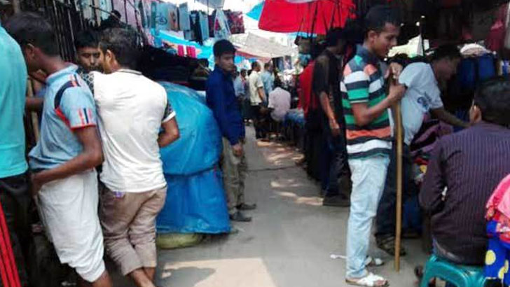ফুটপাতে চাঁদা আদায়ে ৫ শতাধিক লাইনম্যান