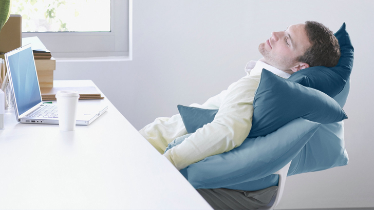 যে অফিসে ৩০ মিনিট ঘুম বাধ্যতামূলক 