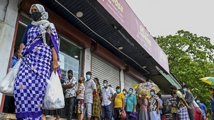 এক মাসের পেট্রোল-ডিজেল যোগাড় করতে পেরেছে শ্রীলংকা