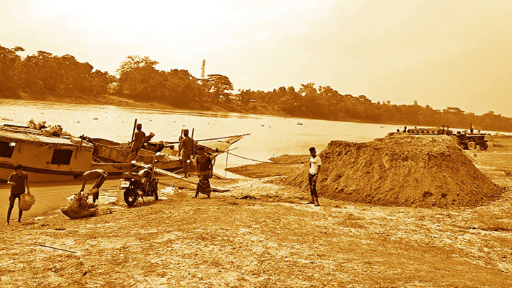 ব্রহ্মপুত্র নদের চর এলাকায় বালু উত্তোলন, ভয়ে চুপ এলাকাবাসী