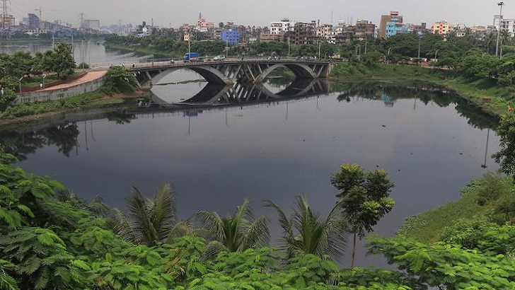 হাতিরঝিলে মোটরসাইকেল নিয়ন্ত্রণ হারিয়ে দুই আরোহী নিহত