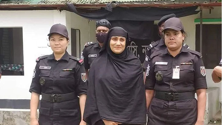 নরসিংদী রেলস্টেশনে তরুণীকে হেনস্তা: অভিযুক্ত নারী গ্রেফতার