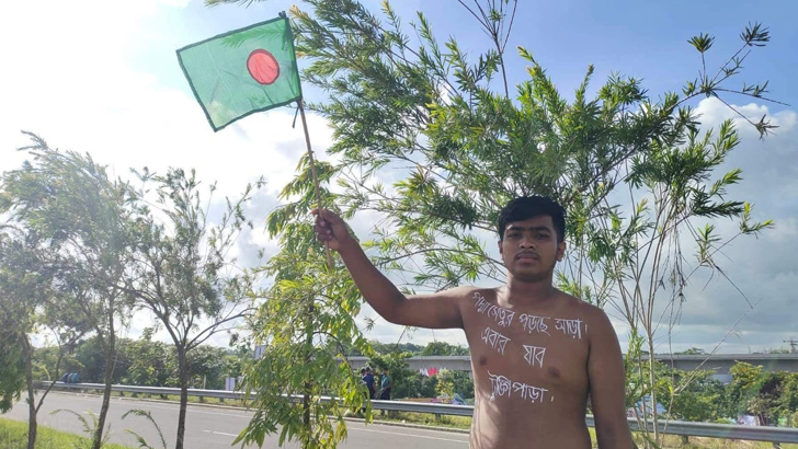 ‘পদ্মা সেতুর পড়ছে সাড়া, এবার যাব টুঙ্গিপাড়া’