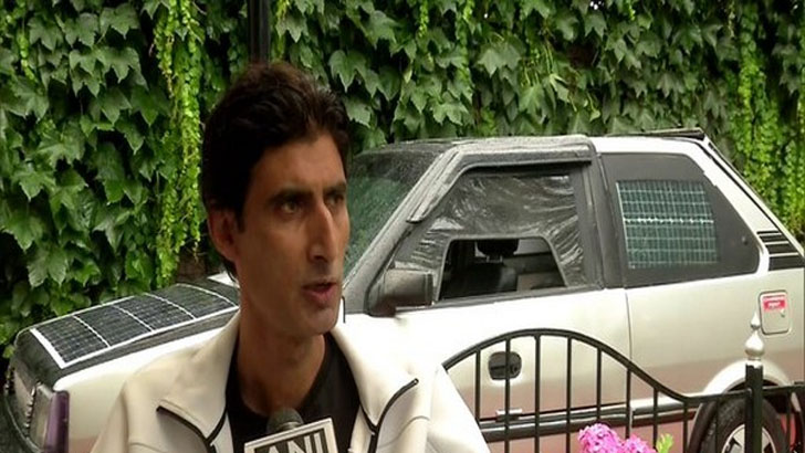 সৌর গাড়ি বানিয়ে তাক লাগালেন অংক শিক্ষক