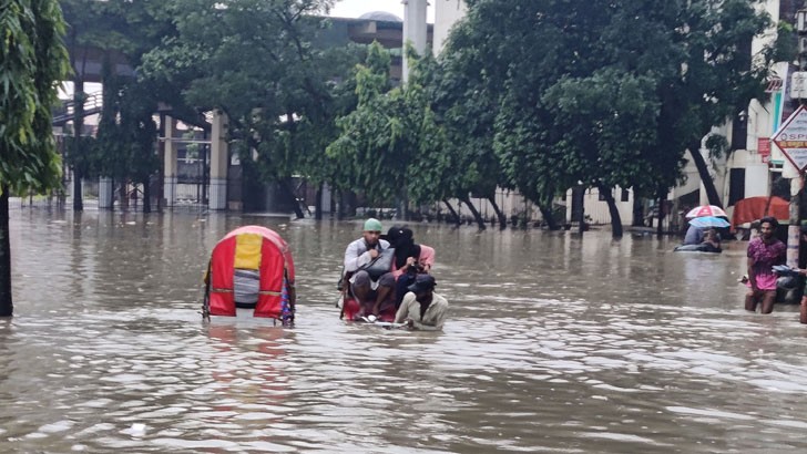 বন্যায় মারাত্মক স্বাস্থ্যঝুঁকির আশঙ্কা