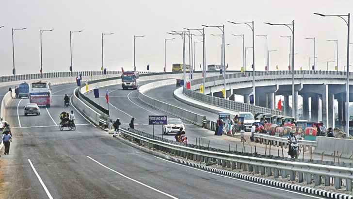 ফিরতি পথেও স্বাচ্ছন্দ্যে ২১ জেলার মানুষ