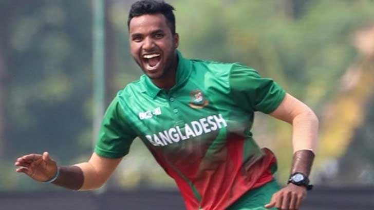 অভিষেকেই ২ বলে ২ উইকেট