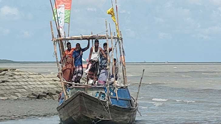 ঝড়ের কবলে পড়ে ভোলার ১১৮ জেলে নিখোঁজ 