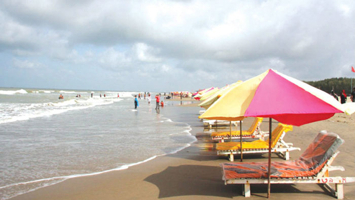 সম্ভাবনার কক্সবাজারে সমস্যাও অনেক