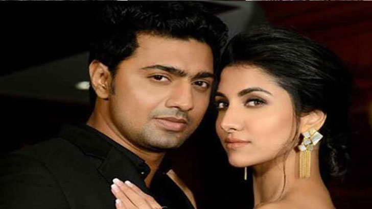 দেবের সামনেই প্রসেনজিতকে নিয়ে এ কী করলেন রুক্মিণী?