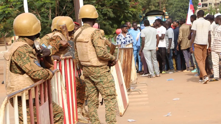 সেনা অভ্যুত্থানে বুরকিনা ফাসোর সামরিক সরকারের প্রধান ক্ষমতাচ্যুত