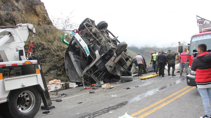 কলম্বিয়ায় নিয়ন্ত্রণ হারিয়ে বাস উল্টে প্রাণ গেল ২০ জনের