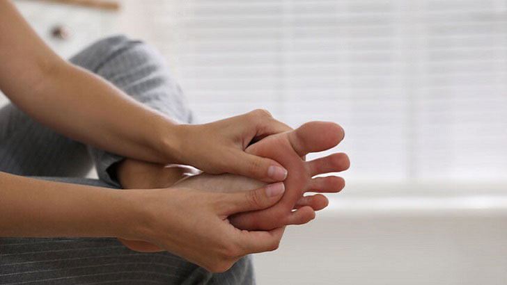 পায়ের হাড় ভাঙলে কী করবেন?