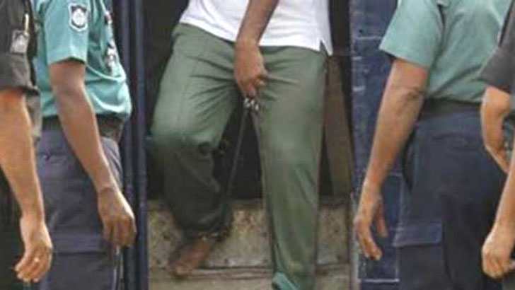 দুই জঙ্গি ছিনতাইয়ের পর ডান্ডাবেড়ি পরানোর ব্যবস্থা নিতে চিঠি