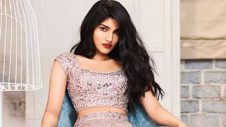 এবার বলিউডে অভিষেক হচ্ছে সালমানের ভাগ্নি আলিজেহর