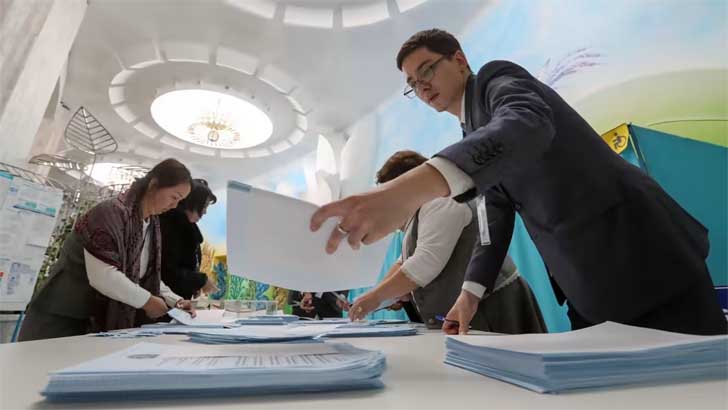 তোকায়েভের ভূমিধস জয়ে চীনের দিকে ঝুঁকবে কাজাখস্তান