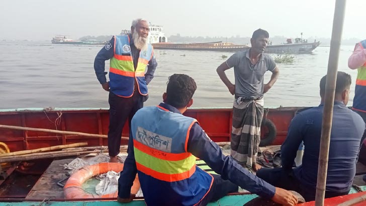 লঞ্চ থেকে পড়ে মেঘনায় যাত্রী নিখোঁজ