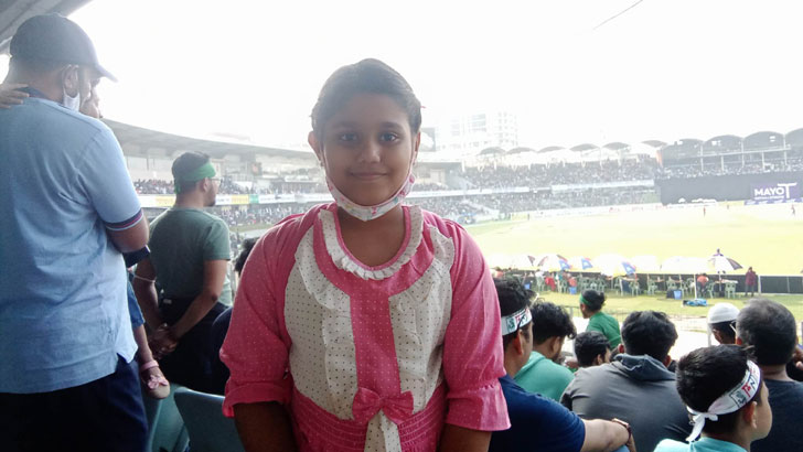 মিরপুর স্টেডিয়ামে ক্ষুদে ভক্তদের সঙ্গে একদিন