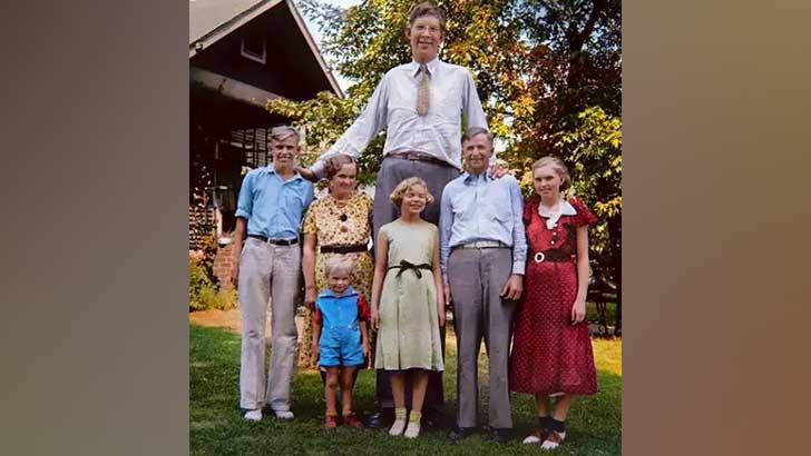 ইতিহাসের সবচেয়ে লম্বা মানুষ তিনি