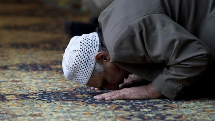 নামাজে চিন্তা আসলে কি করবেন?