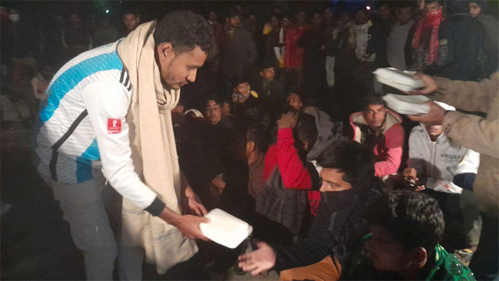 আর্জেন্টিনার জয়ে বিরিয়ানি বিতরণ মাসুদের, বিশ্বকাপ পেলে দেবেন ৫ গরু