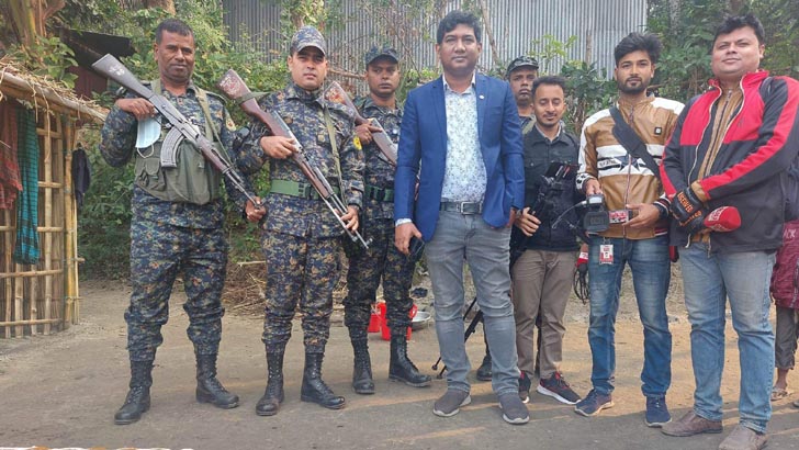 মানিকগঞ্জে চিনি-চুন দিয়ে তৈরি হচ্ছে ভেজাল গুড়!