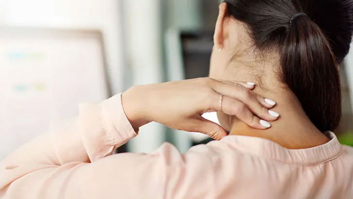 ঘাড়ব্যথা রোধে কী করবেন