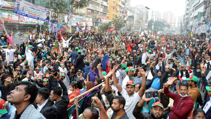 ছাত্রদলের প্রতিষ্ঠাবার্ষিকীর সমাবেশে দুই গ্রুপে মারামারি, সাংবাদিক লাঞ্ছিত