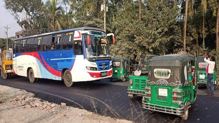 বাস ও সিএনজি শ্রমিকদের মধ্য সংঘর্ষে আহত ১০