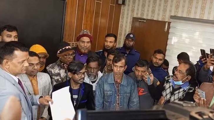 মনোনয়নপত্র জমা দিয়ে দুশ্চিন্তায় হিরো আলম