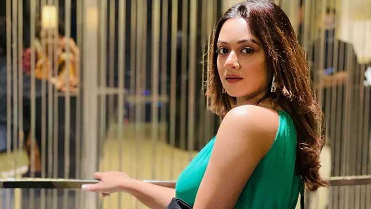 আরও ৩-৪ কেজি কমাতে হবে: দীঘি