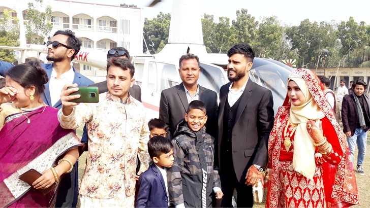 দাদার শখ পূরণে হেলিকপ্টারে চড়ে বিয়ে