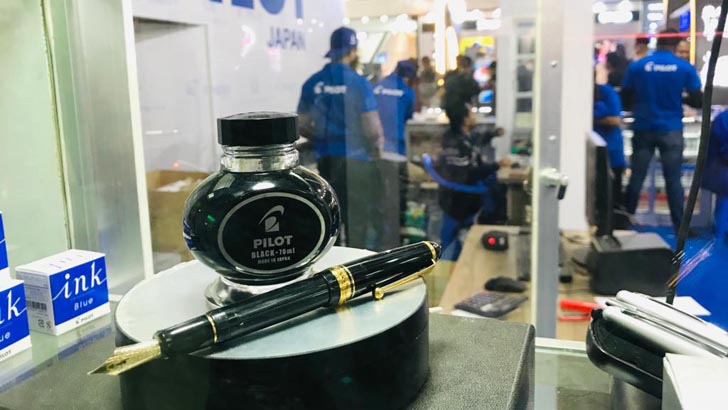 বাণিজ্য মেলায় একটি কলমের দাম ২৬ হাজার টাকা!