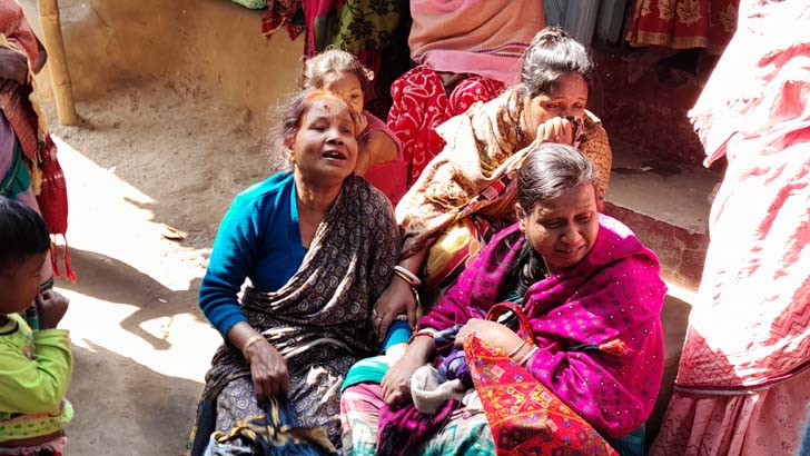 আগুন যেন পিছু ছাড়ছে না খোকন বসাকের