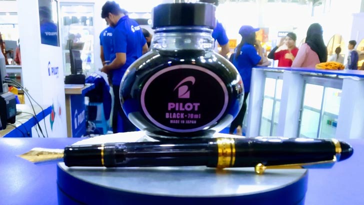 মেলায় স্বর্ণে মোড়ানো কলম দেখতে দর্শনার্থীদের ভিড়