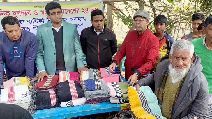 ঈশ্বরদীতে স্বজন সমাবেশের উদ্যোগে কম্বল বিতরণ