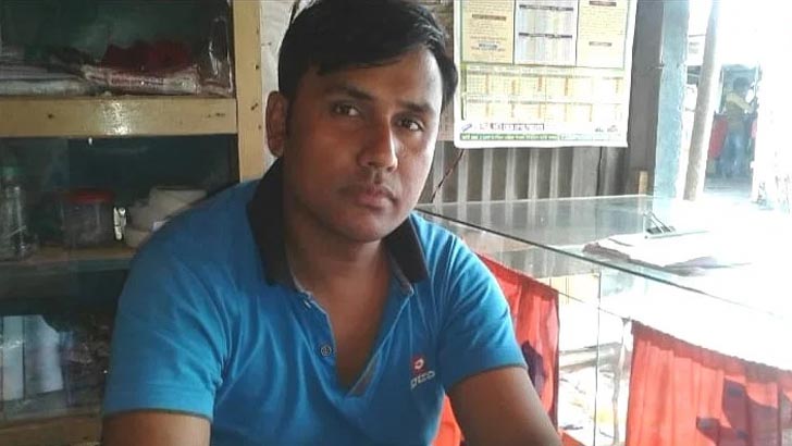 পুলিশ পাহারায় সেই ব্যবসায়ীর লাশ পাঠানো হয় গ্রামের বাড়ি