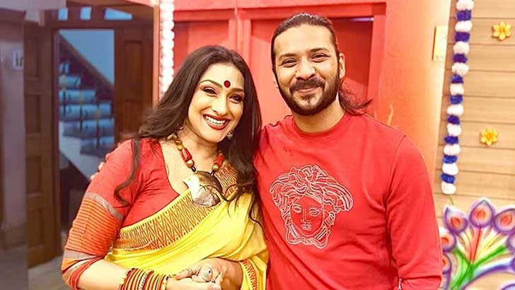 ‘স্পর্শ’র গল্প শোনালেন ঋতুপর্ণা-নিরব