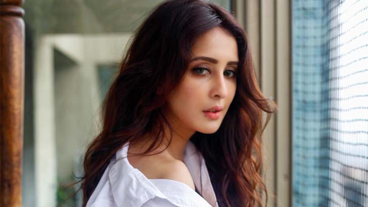 সুকেশের ফাঁদে পা দিয়েছিলেন চাহাত খান্নাও
