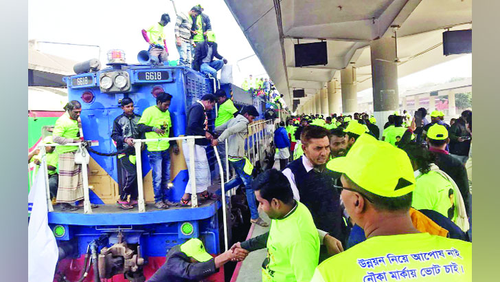 স্পেশাল ট্রেনে রাজশাহীতে ১৫ হাজার নেতাকর্মী