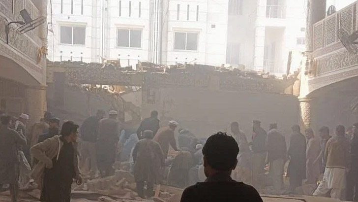 পাকিস্তানে মসজিদে বিস্ফোরণ, হতাহত ৯২