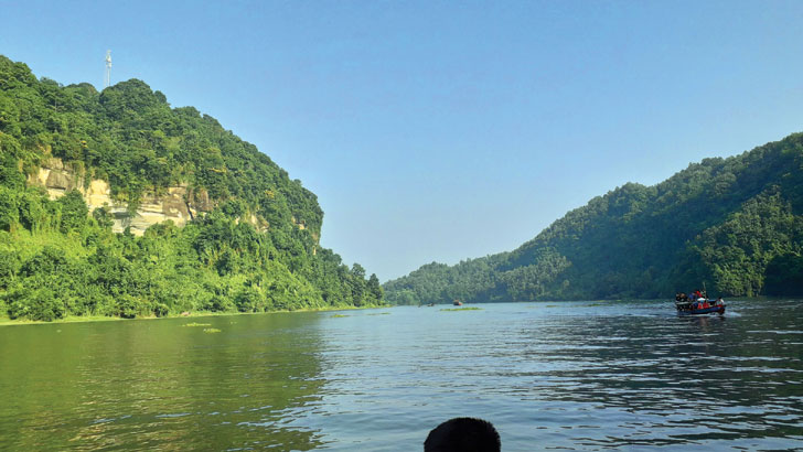 দখল ও দূষণের কবলে কাপ্তাই হ্রদ