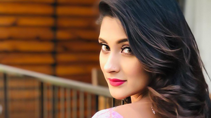 নাটক ছেড়ে দেওয়া নিয়ে যা বললেন মেহজাবীন