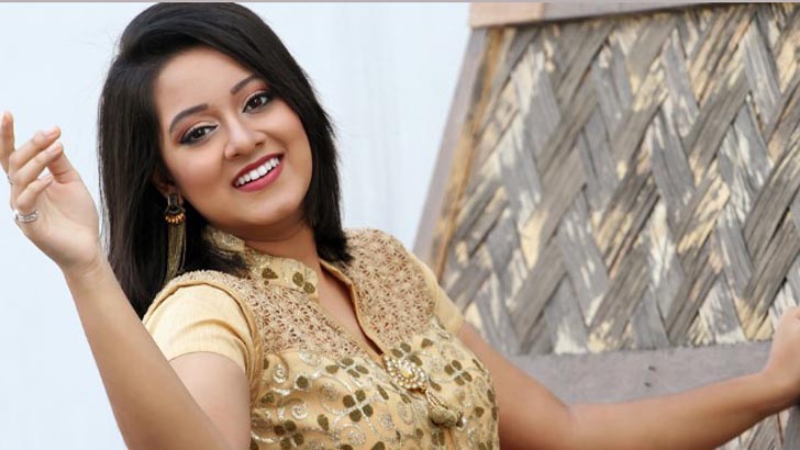 গানটি শোনে মনে হচ্ছিল ফাটিয়ে নাচতে হবে : দীঘি