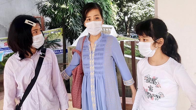 জাপানি মায়ের কাছে যায়নি মেজো মেয়ে