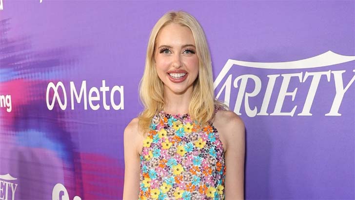 পোশাক চুরির অভিযোগ অভিনেত্রীর বিরুদ্ধে