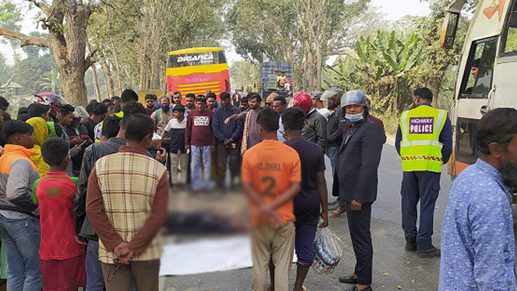বাসের চাকায় পিষ্ট হয়ে মোটরসাইকেল আরোহী নিহত