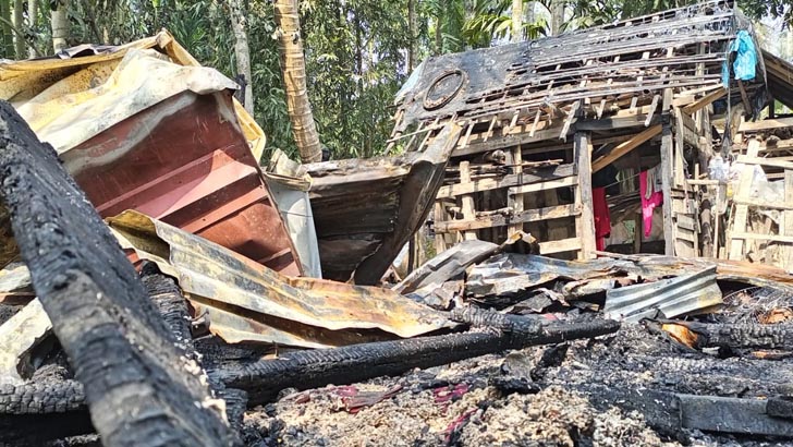 ঘুমের মধ্যেই পুড়ে মারা গেলেন ব্যবসায়ী